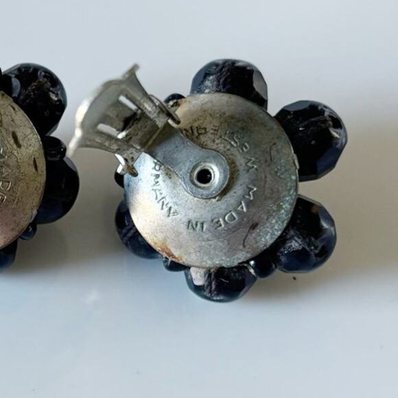 Vintage Black Beaded Cluster Clip-On Earrings - Picture 6 of 10